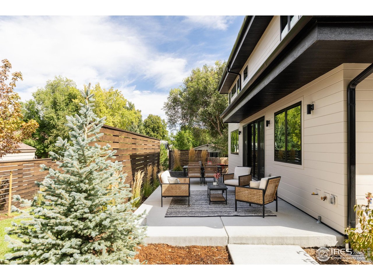 2595 Glenwood Dr