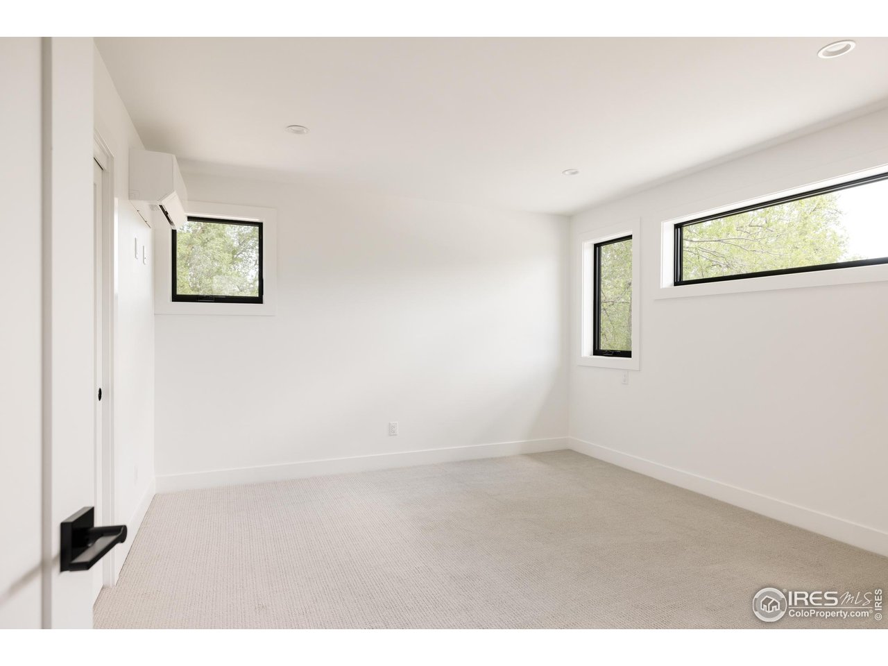 2595 Glenwood Dr