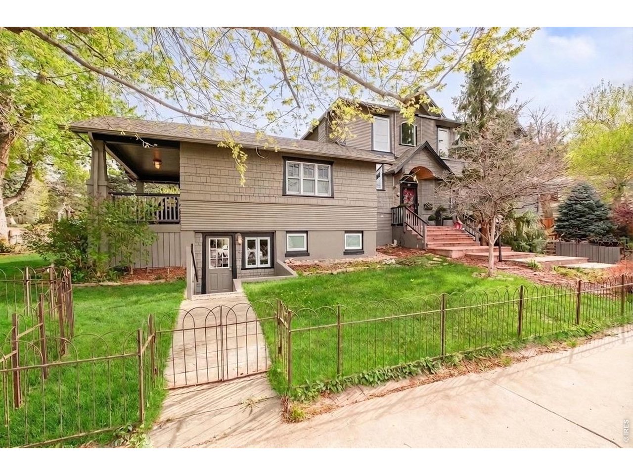 780 College Ave