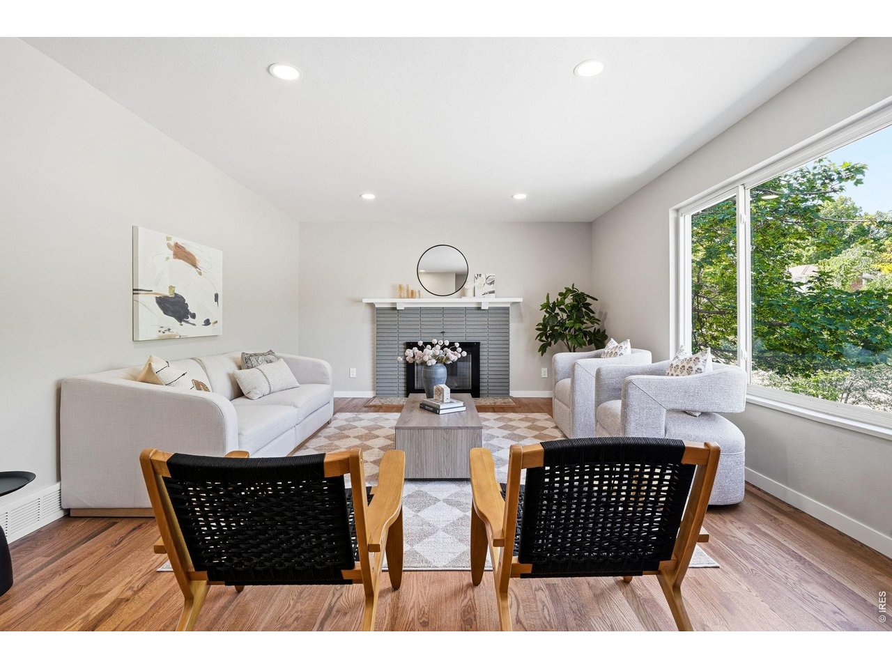 980 Hartford Dr