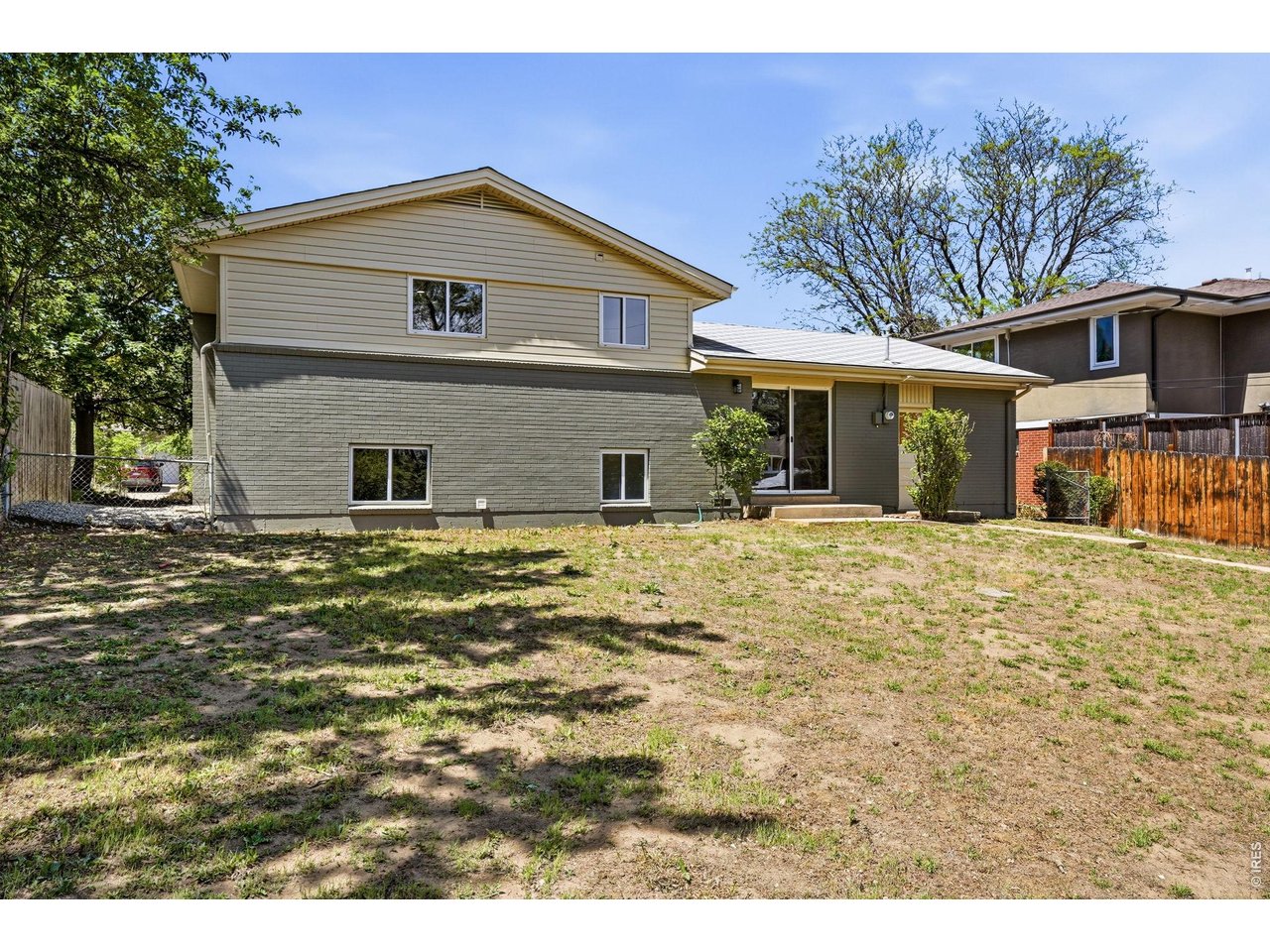 980 Hartford Dr