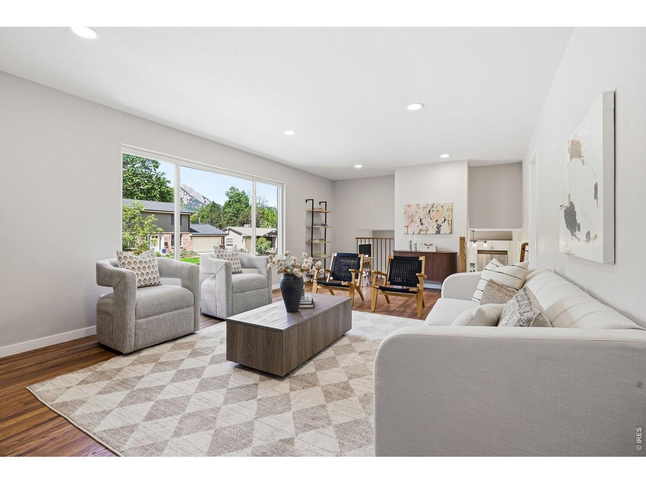 980 Hartford Dr