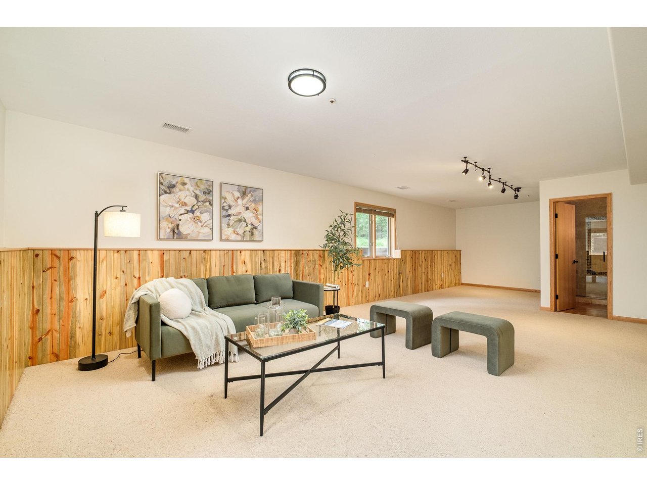 1127 Juniper Ave