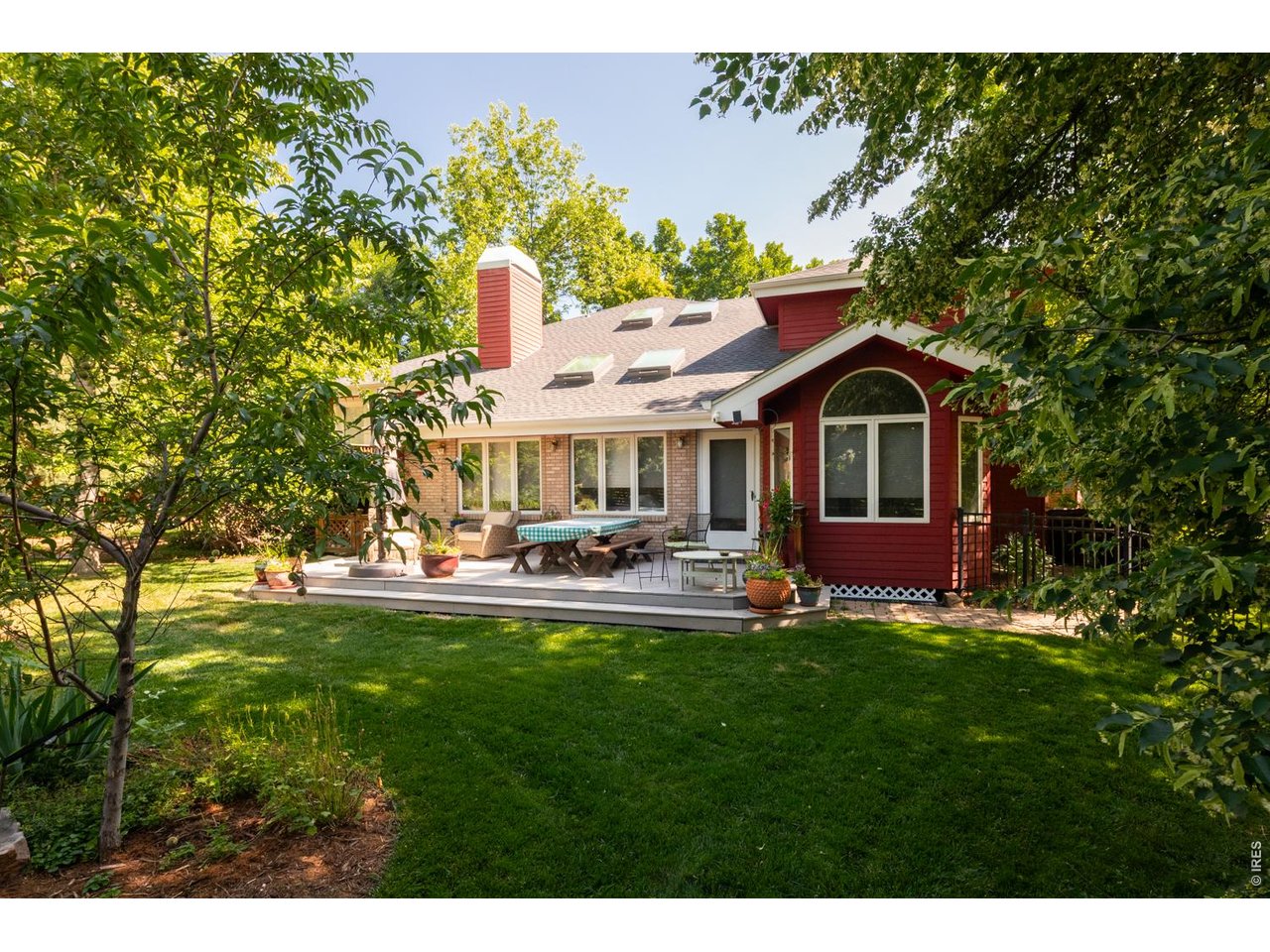 1127 Juniper Ave