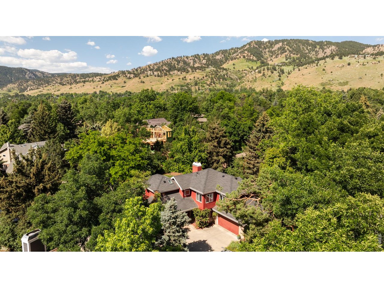 1127 Juniper Ave