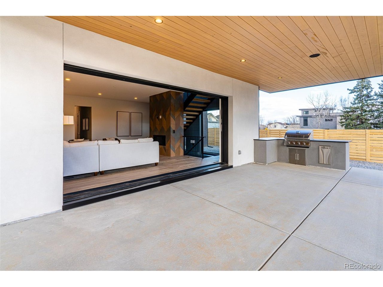 2126 Vine Ave
