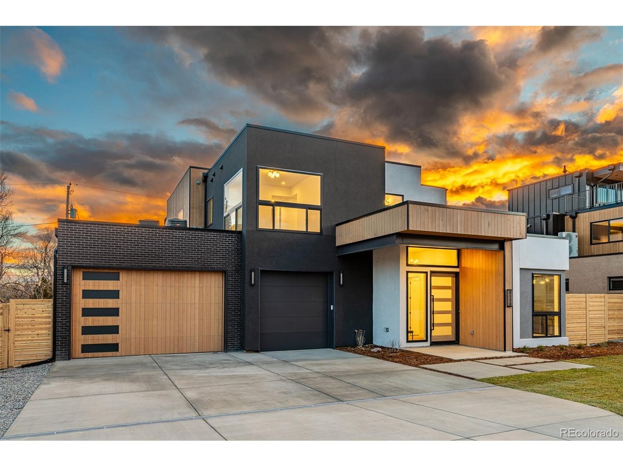 2126 Vine Ave