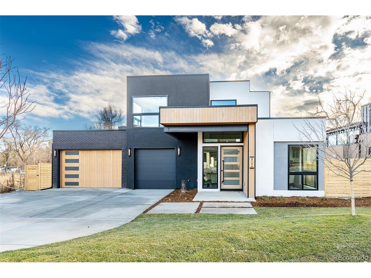 2126 Vine Ave