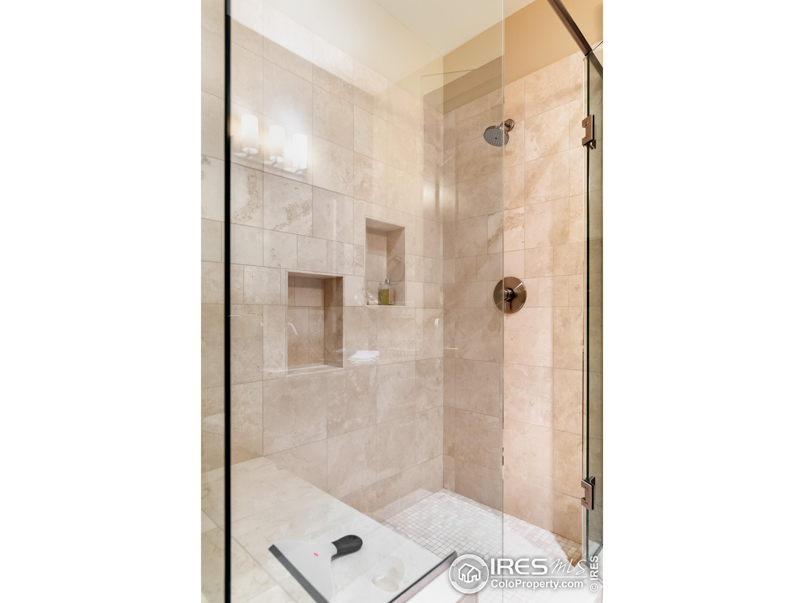 1077 Canyon Blvd 201