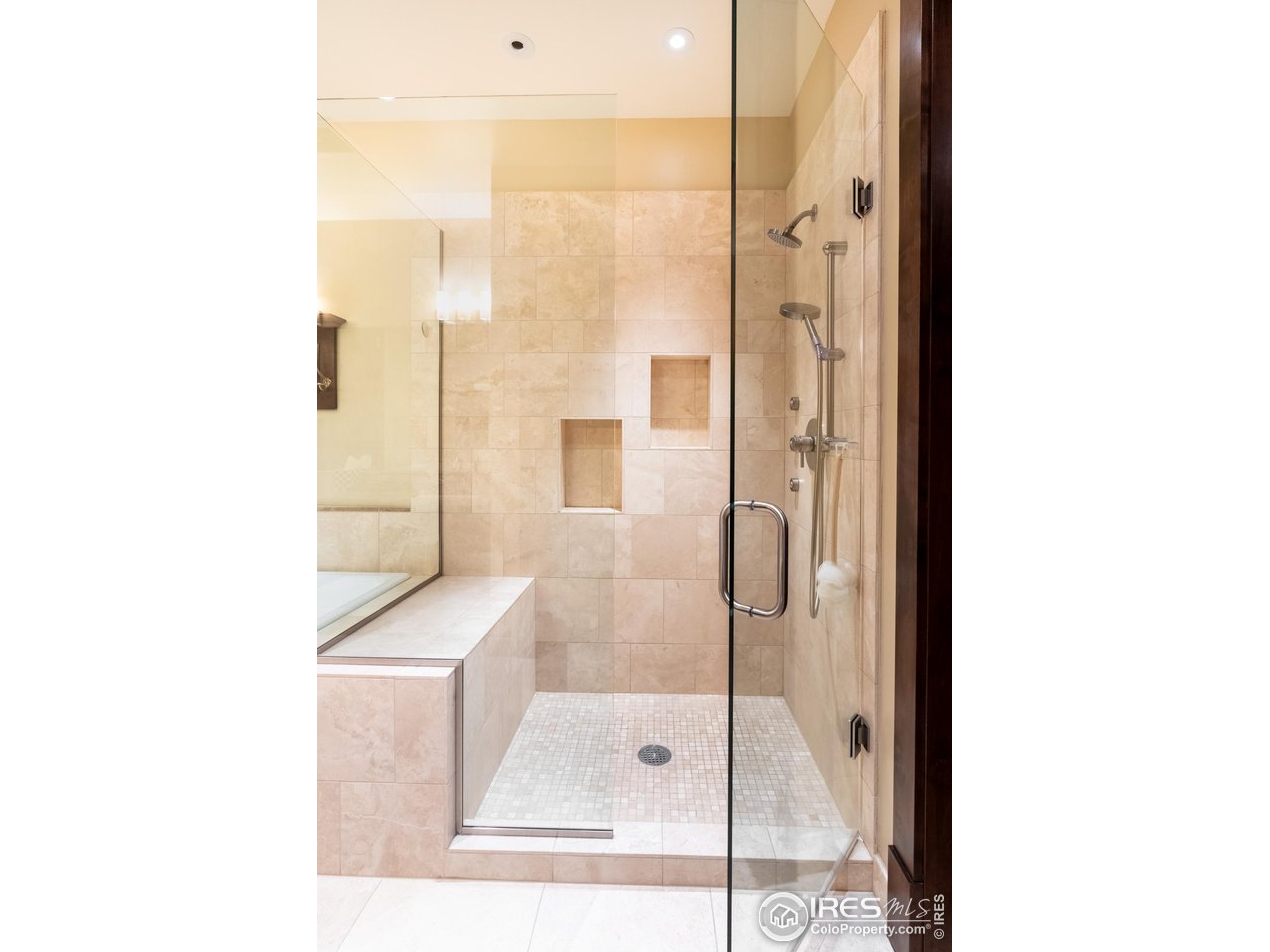 1077 Canyon Blvd 201