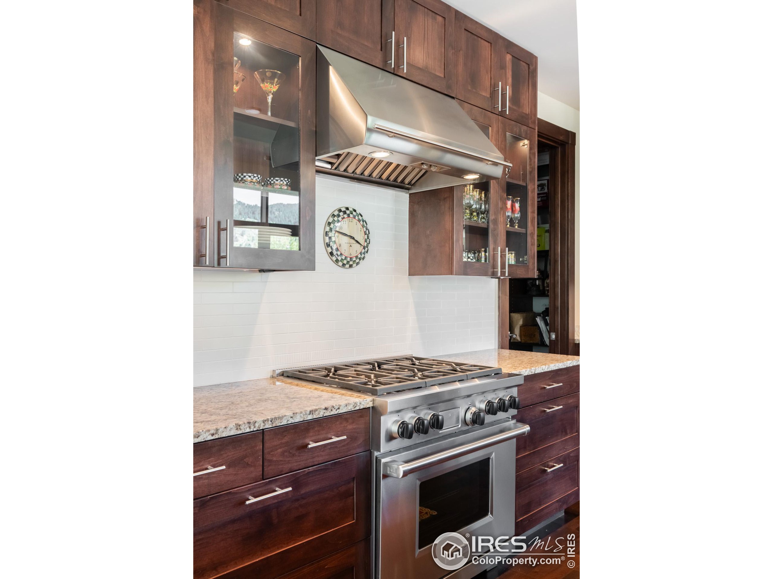 1077 Canyon Blvd 201