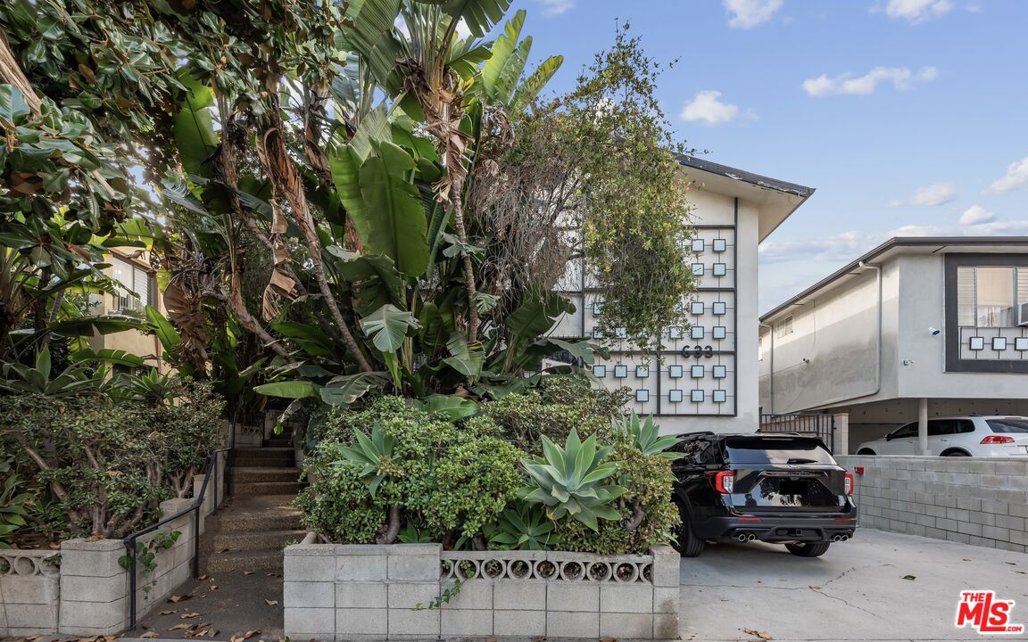 633 N Hayworth Ave Unit: 2