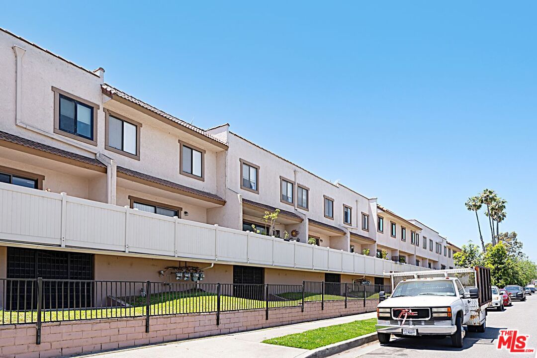 4365 Mclaughlin Ave Unit: 12