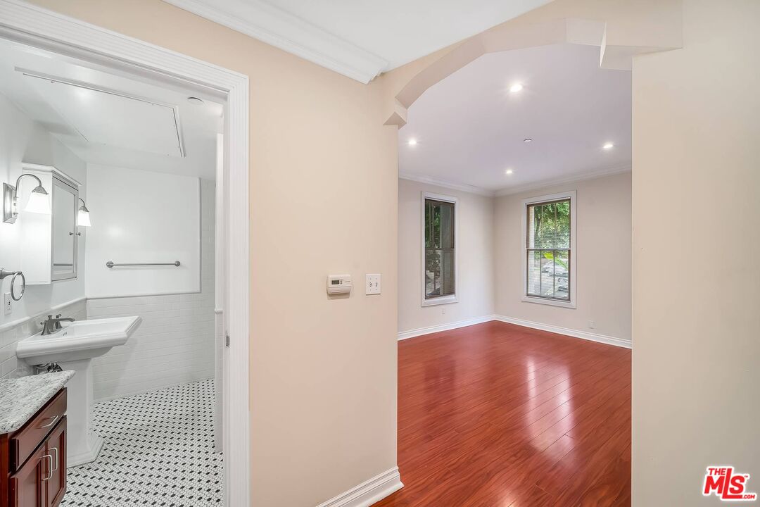 1236 N Flores St Unit: 102