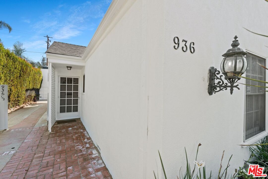 934 N La Jolla Ave