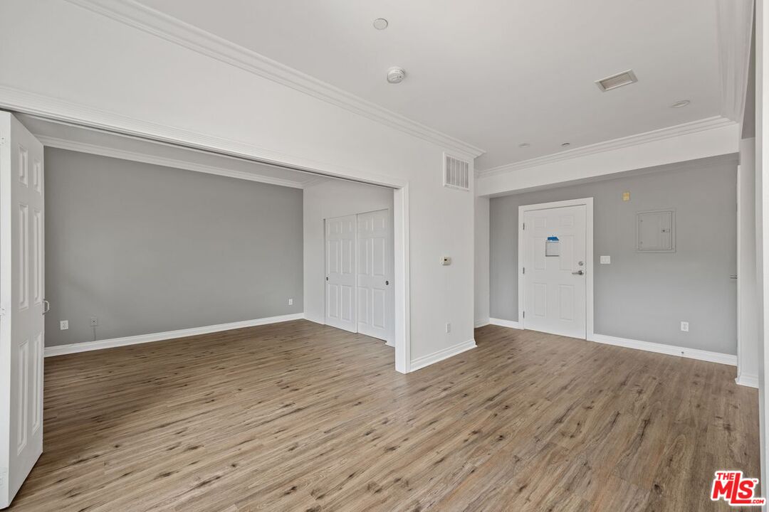 1236 N Flores St Unit: 206