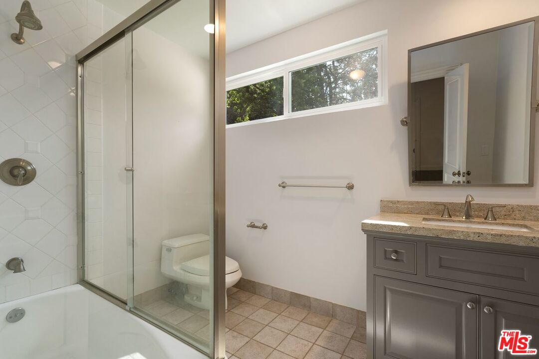 519 N Rexford Dr