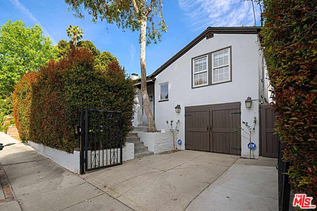 9023 PHYLLIS AVE
