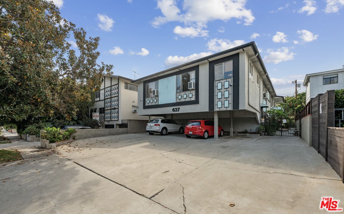 637 N Hayworth Ave Unit: 6