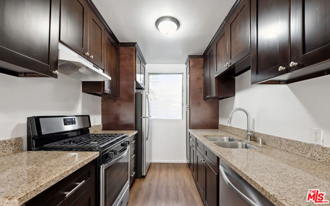 633 N Hayworth Ave Unit: 1