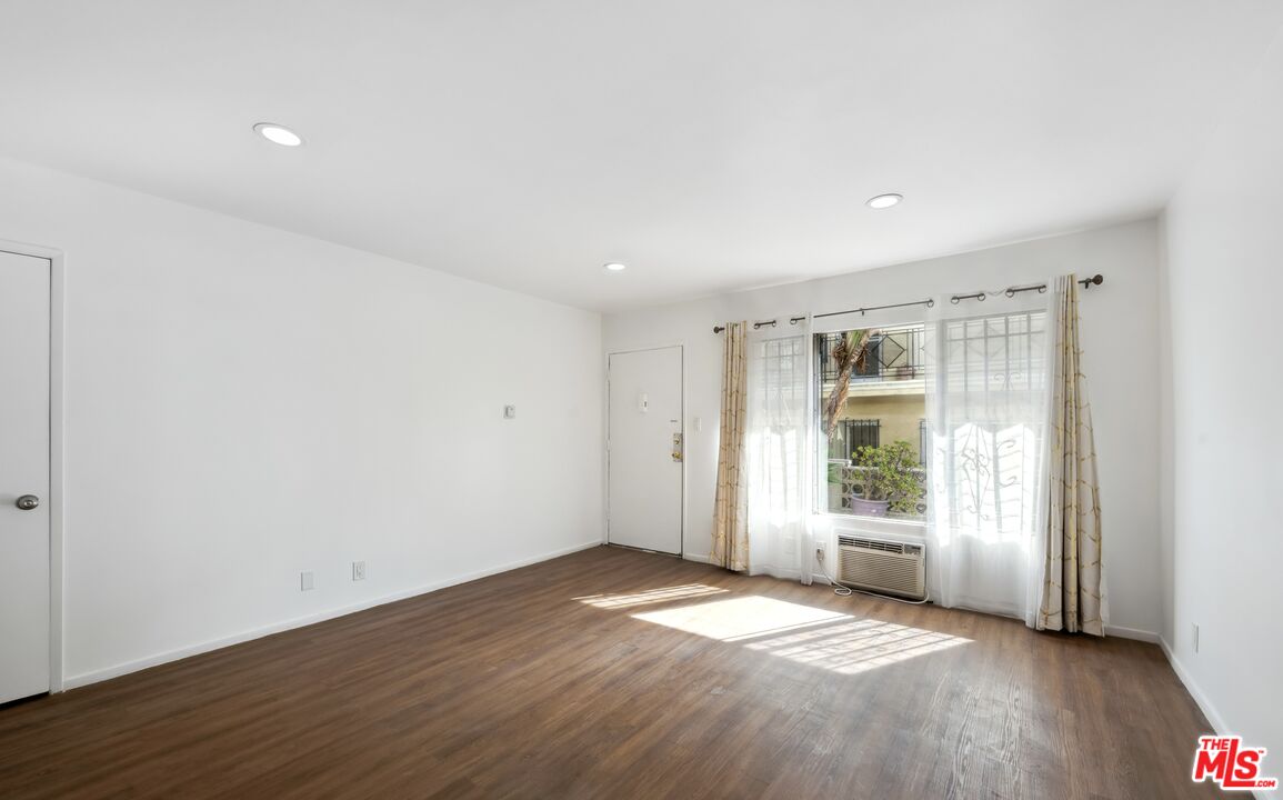 633 N Hayworth Ave Unit: 1