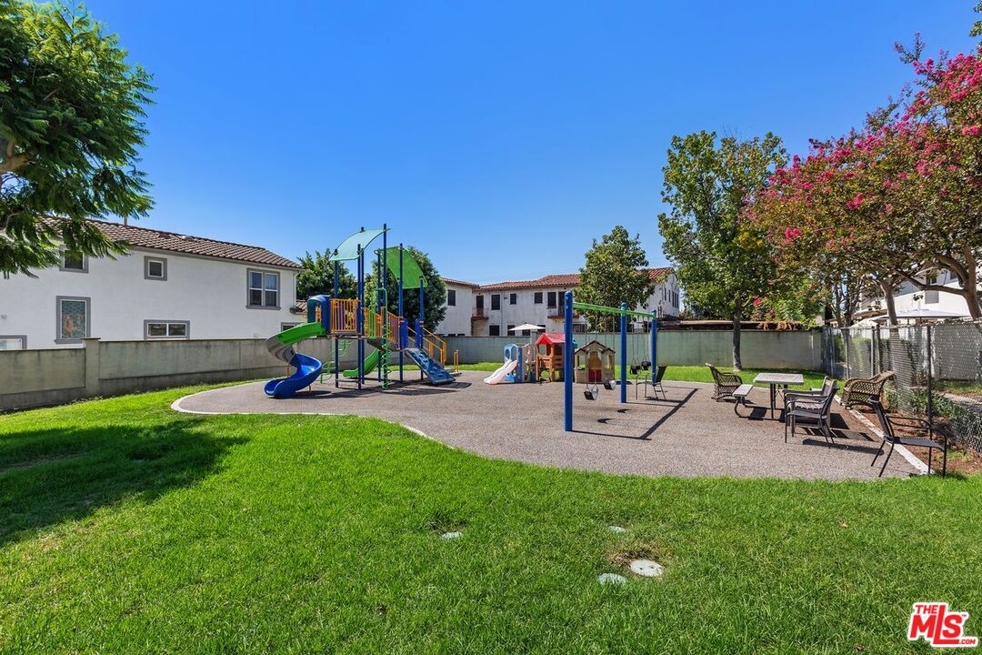 4528 Bates Dr