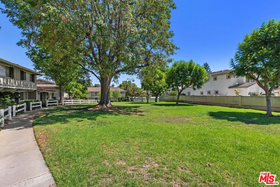 4528 Bates Dr