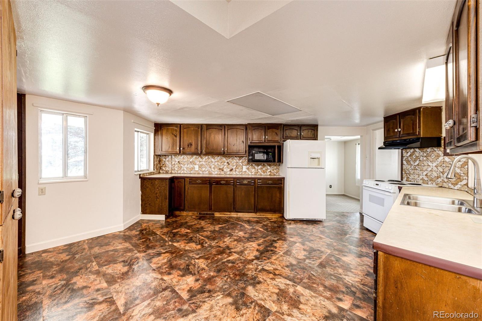 8475 Strasburg Road