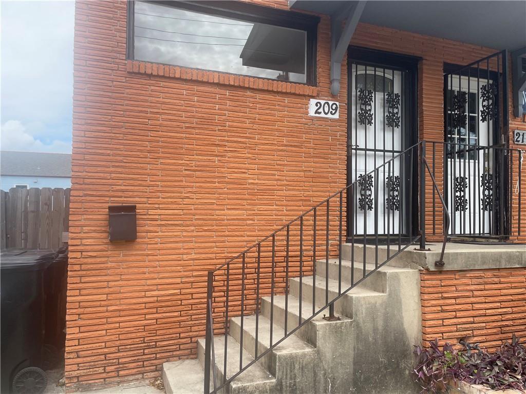 209 N NORMAN C FRANCIS Parkway