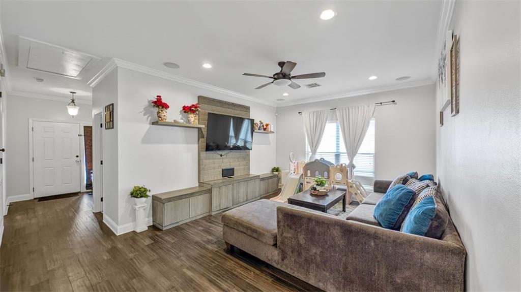 2735 VILLAGE Court