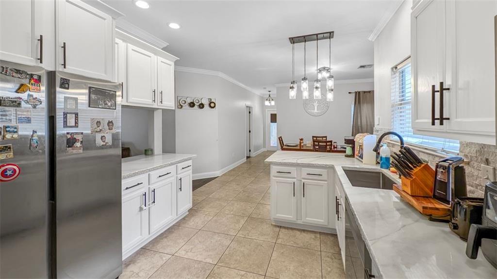 2735 VILLAGE Court