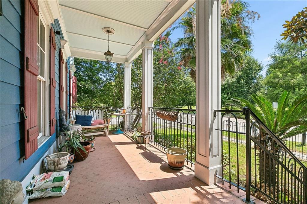 6032 PONTCHRTRAIN Boulevard