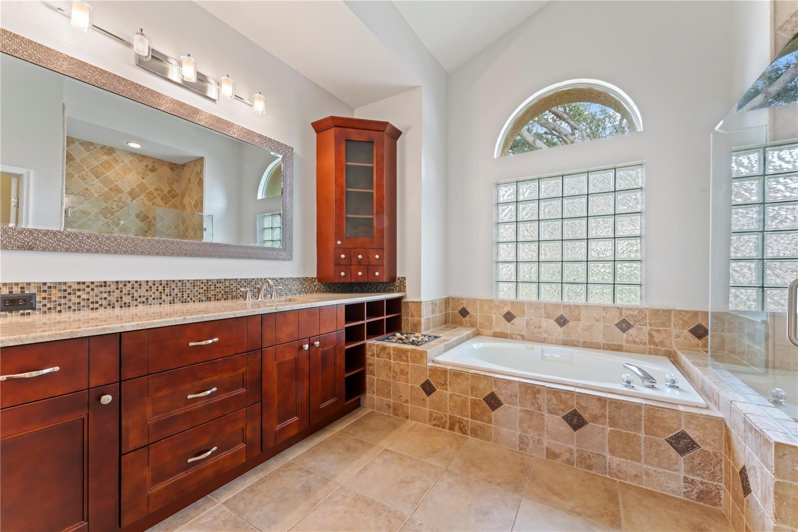 9108 WOODBAY DR