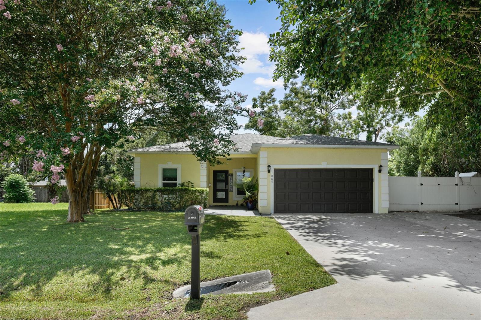 1885 PALM DR