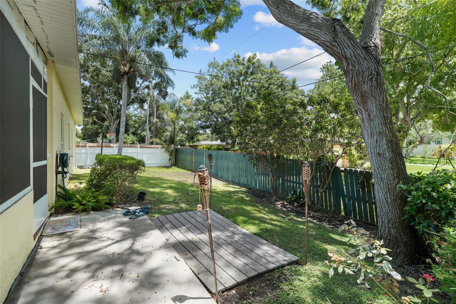 1885 PALM DR