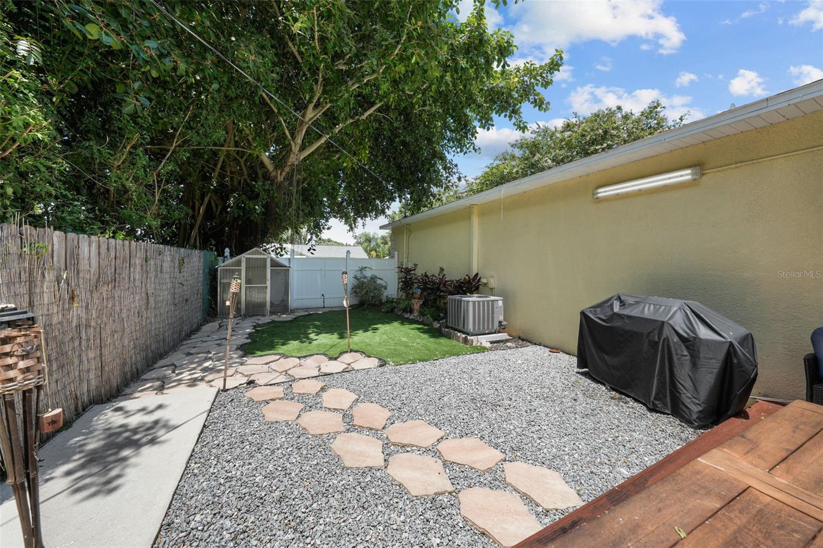 1885 PALM DR