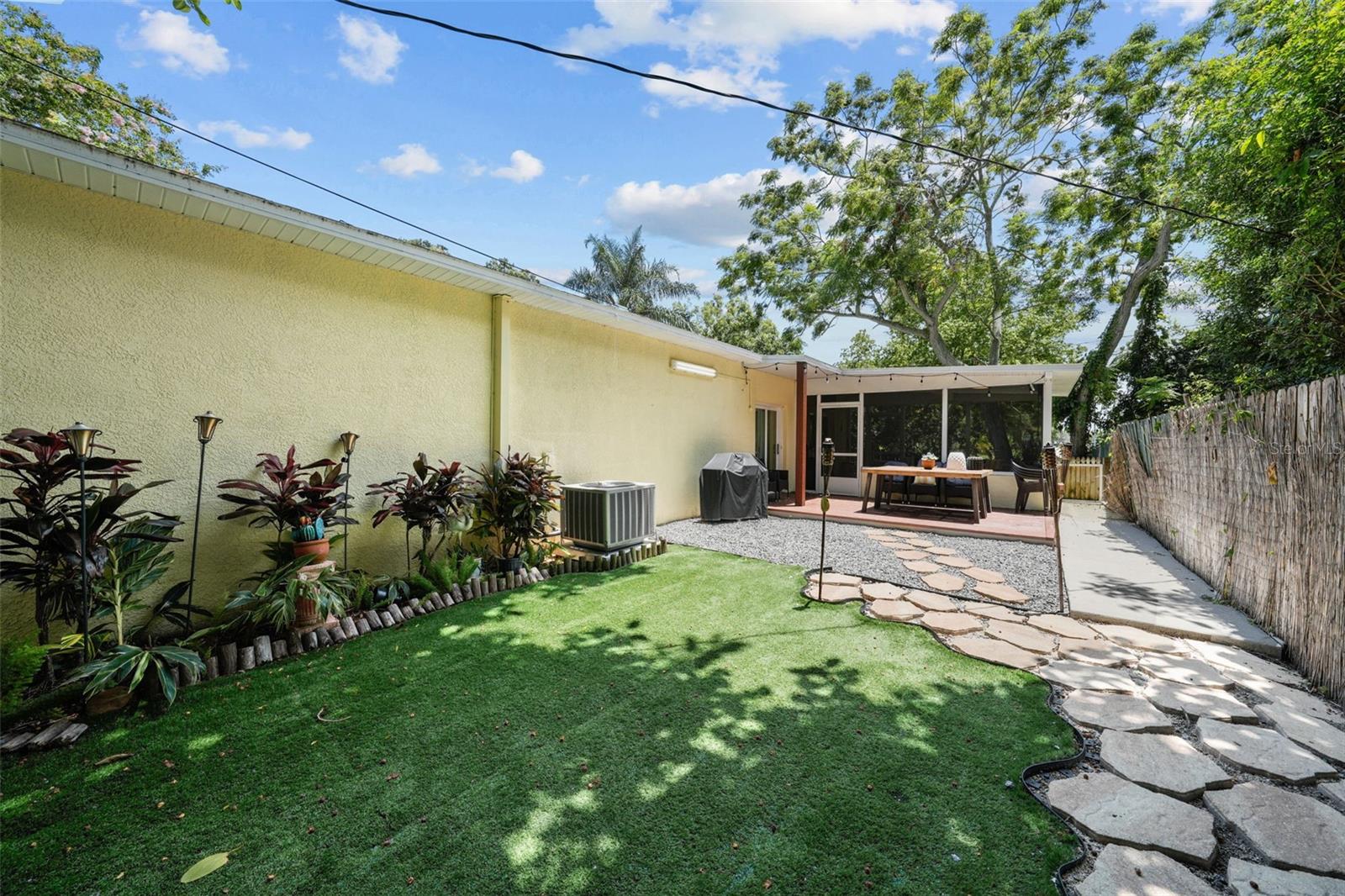 1885 PALM DR