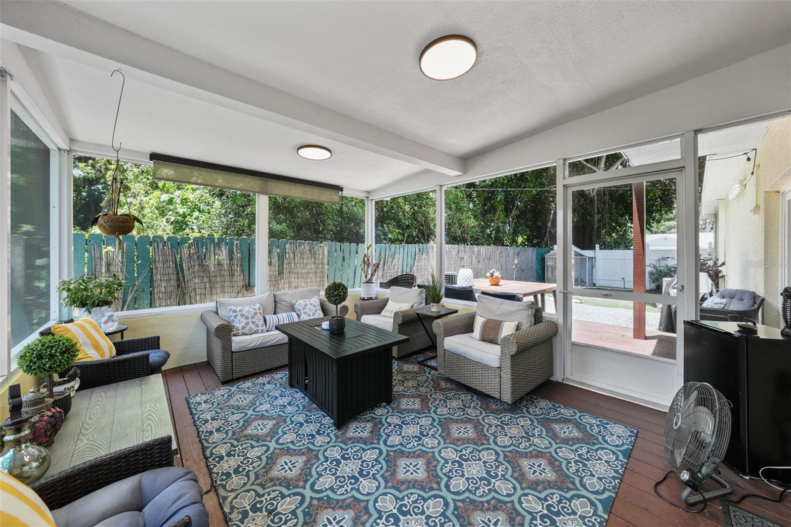 1885 PALM DR