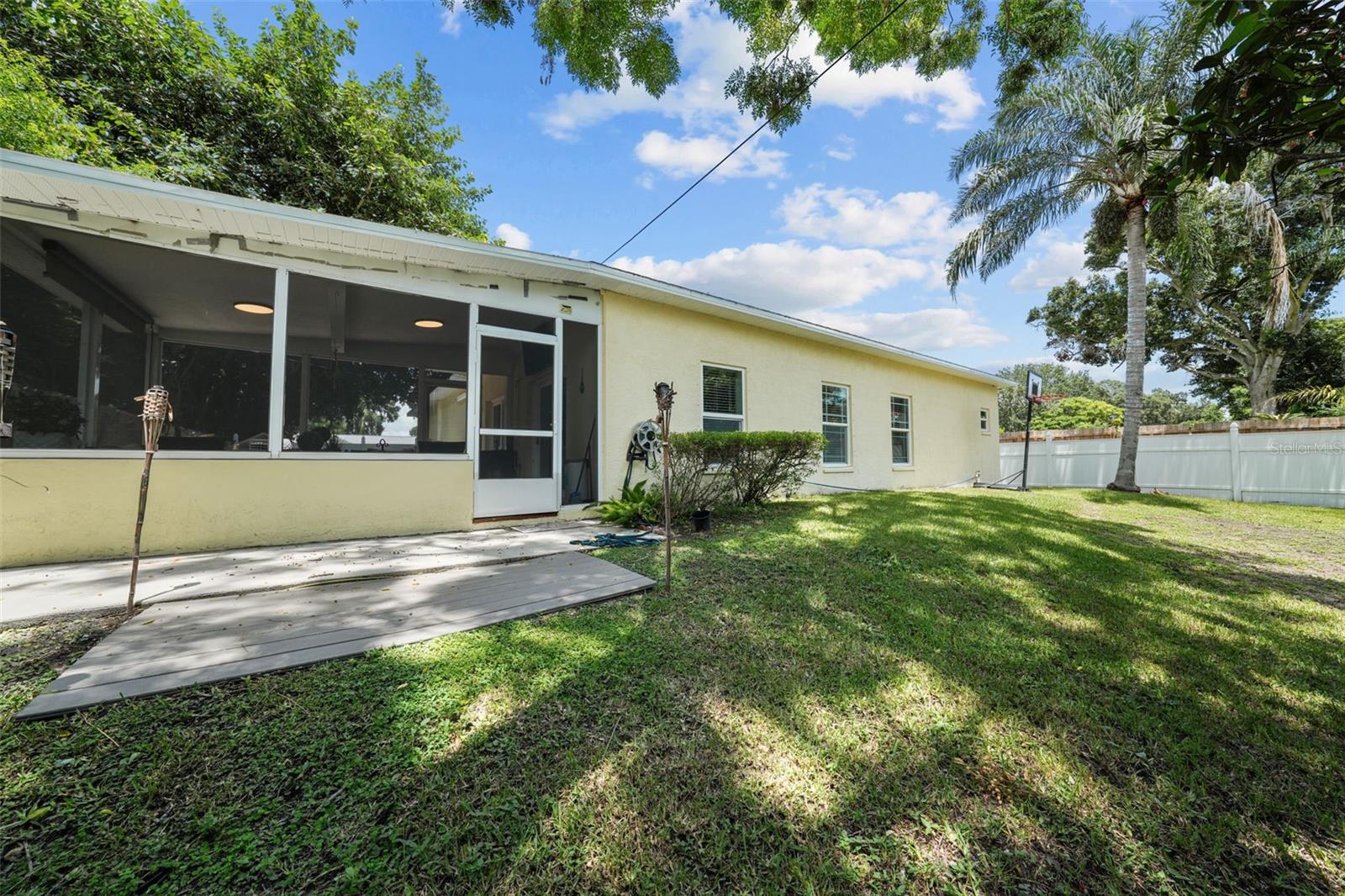 1885 PALM DR