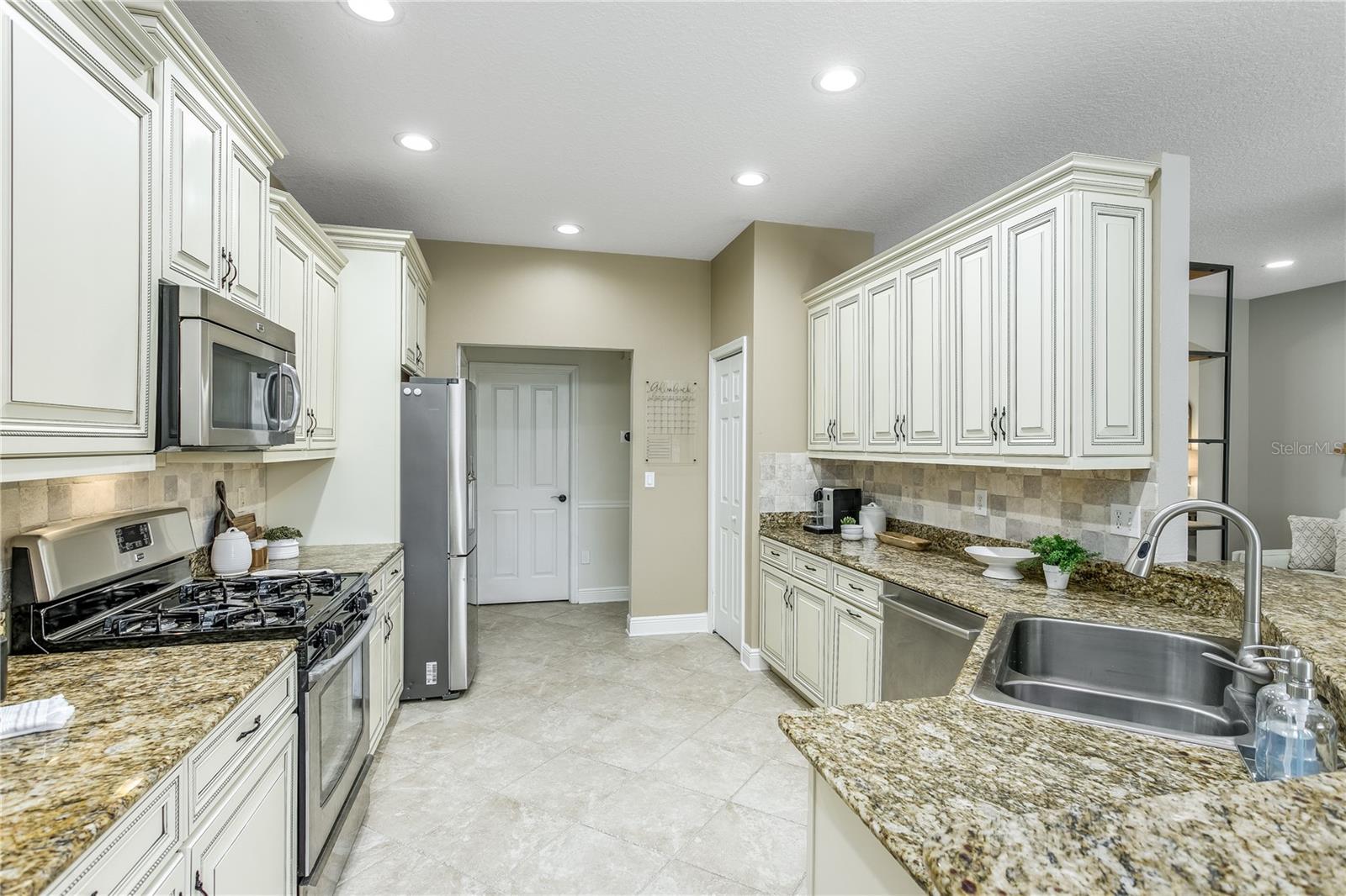 10112 KINGSBRIDGE AVE