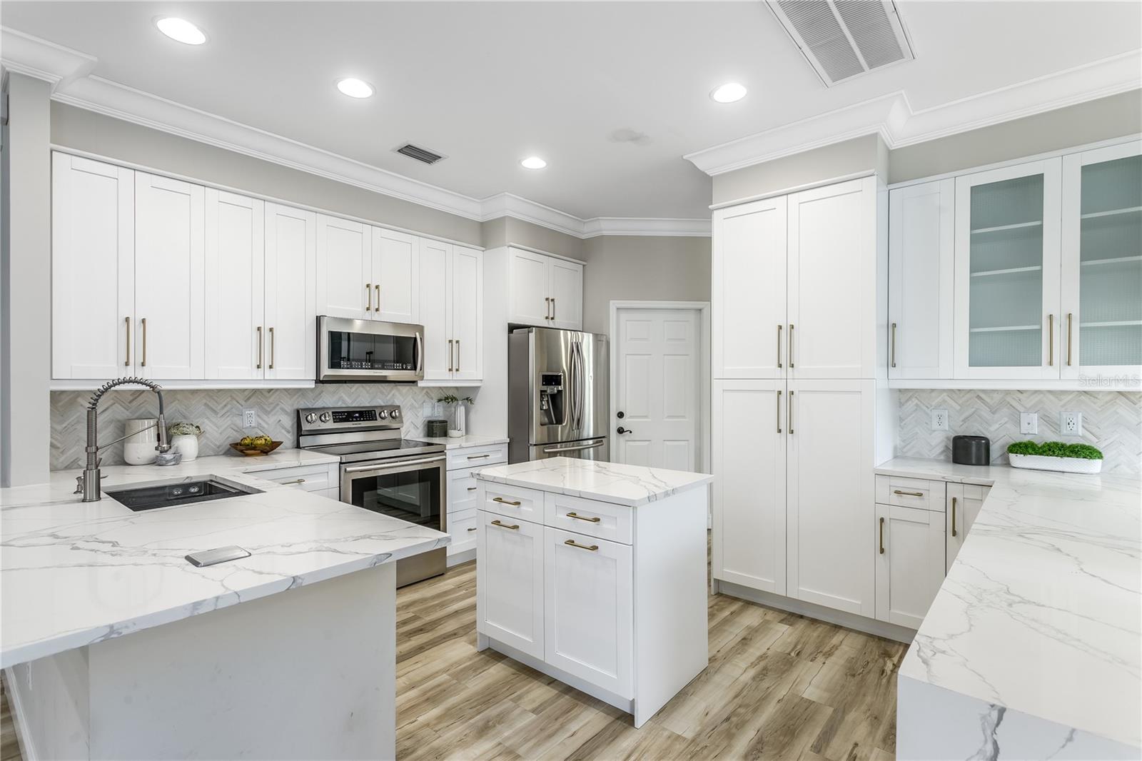 8518 TIDAL BAY LN