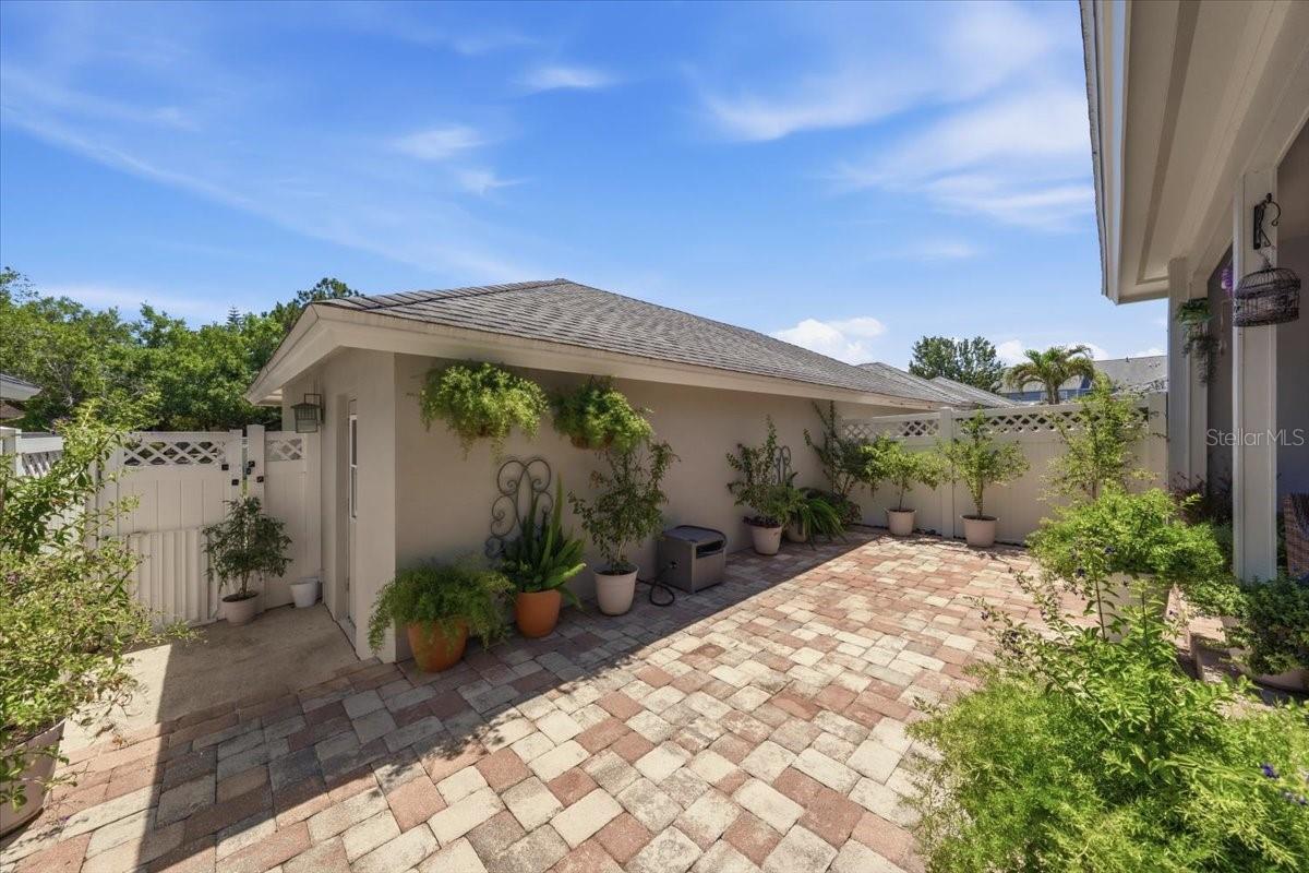 9606 ROYCE DR