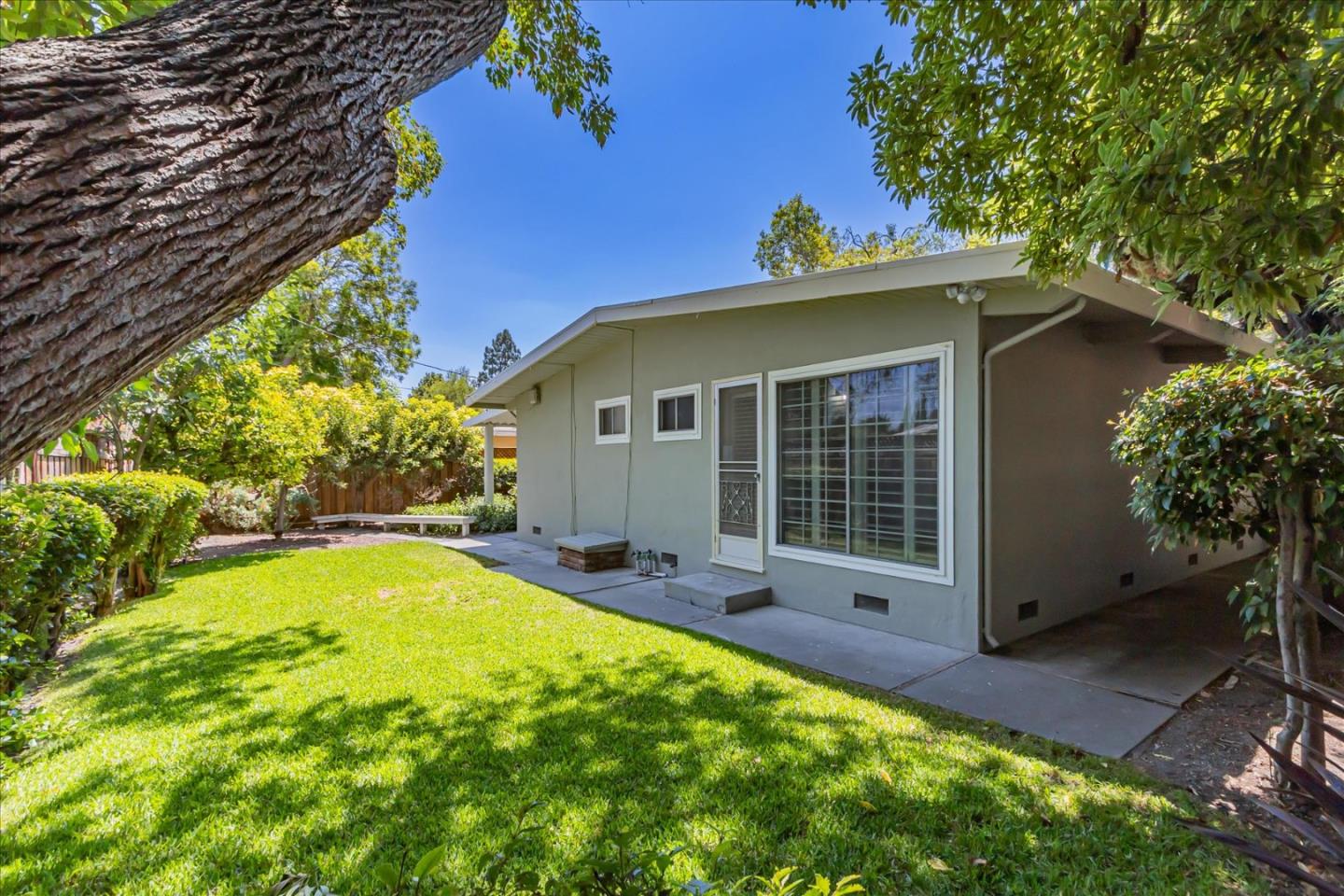 2588 Dell AVE