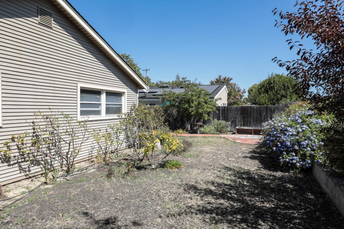 848 Clara DR
