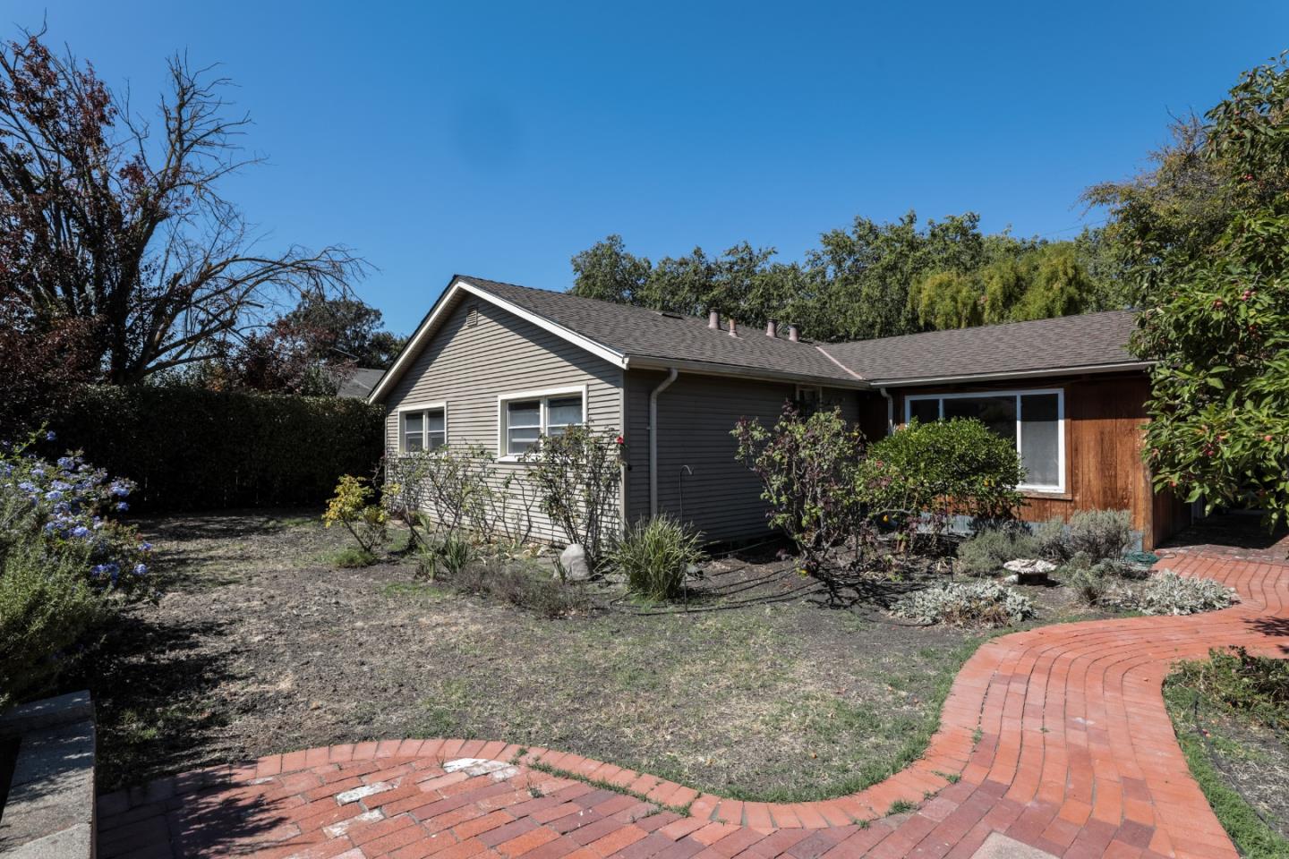 848 Clara DR