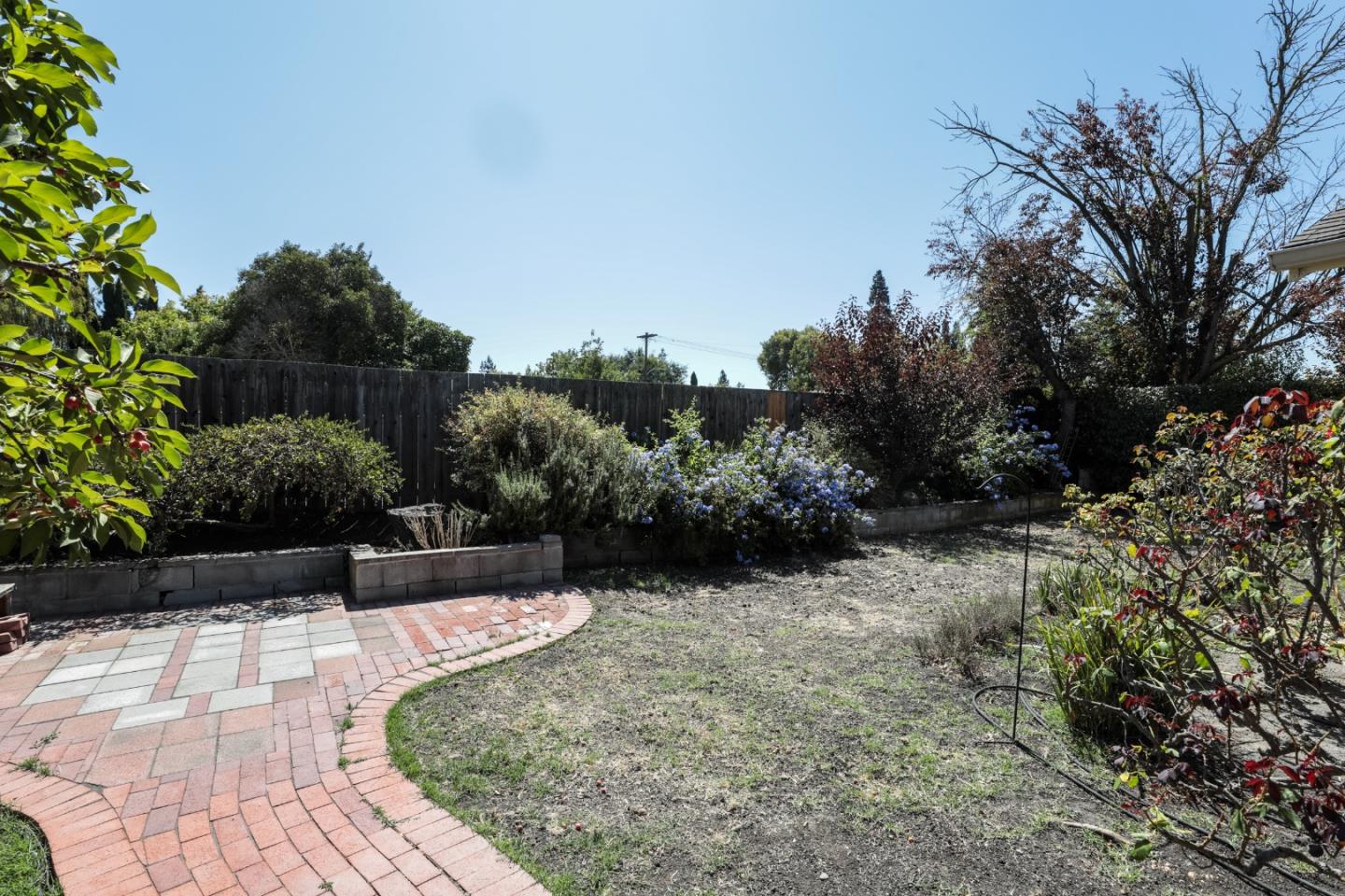 848 Clara DR