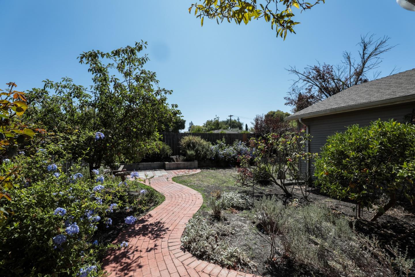 848 Clara DR