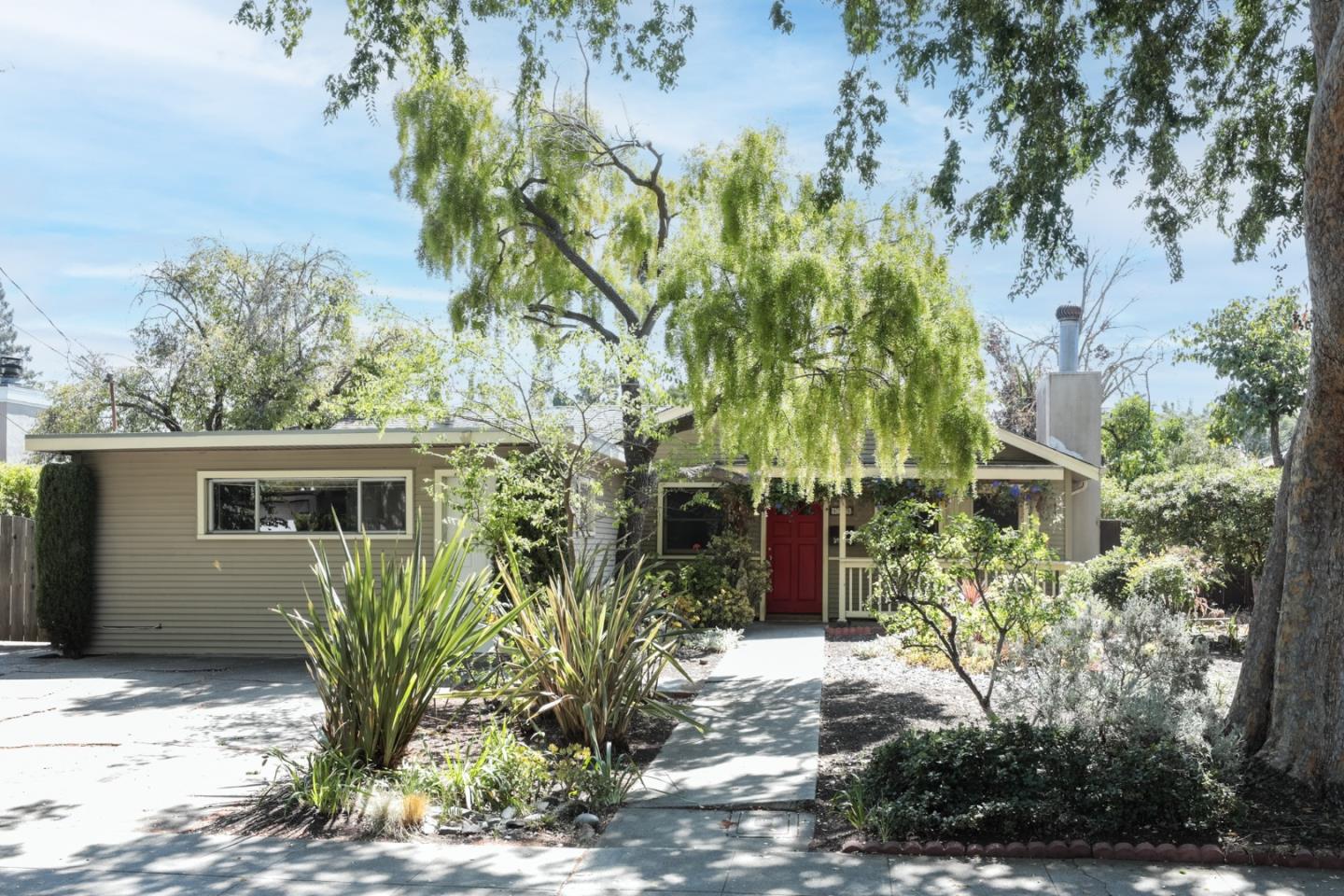 848 Clara DR