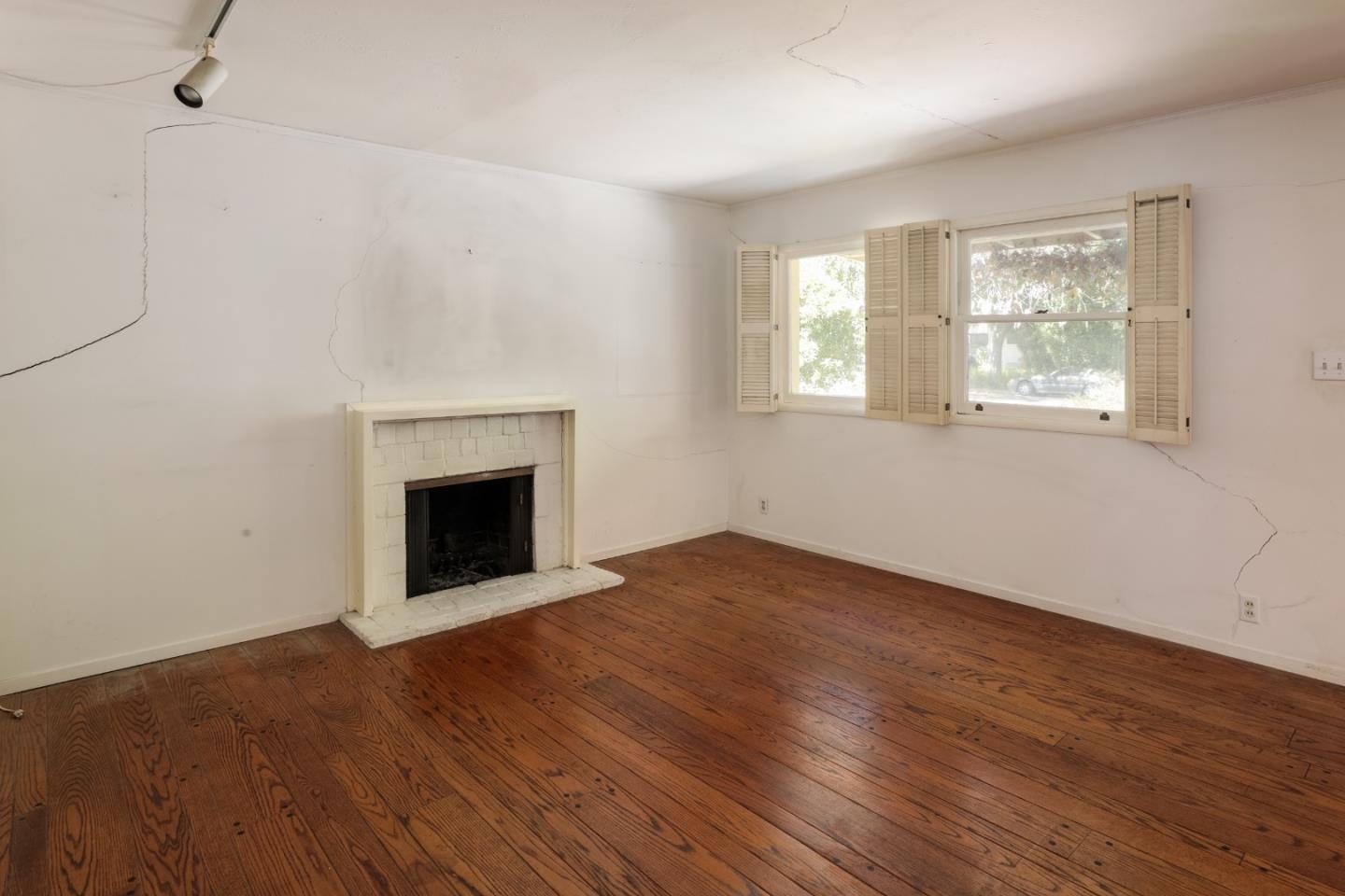 848 Clara DR