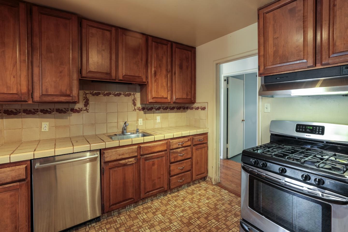 848 Clara DR